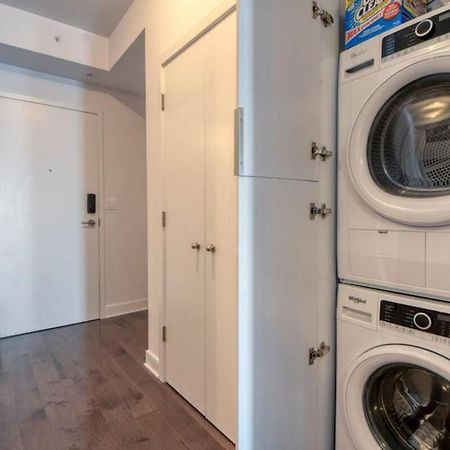 2 Bedroom Condo In The Heart Of The City Montreal Bagian luar foto