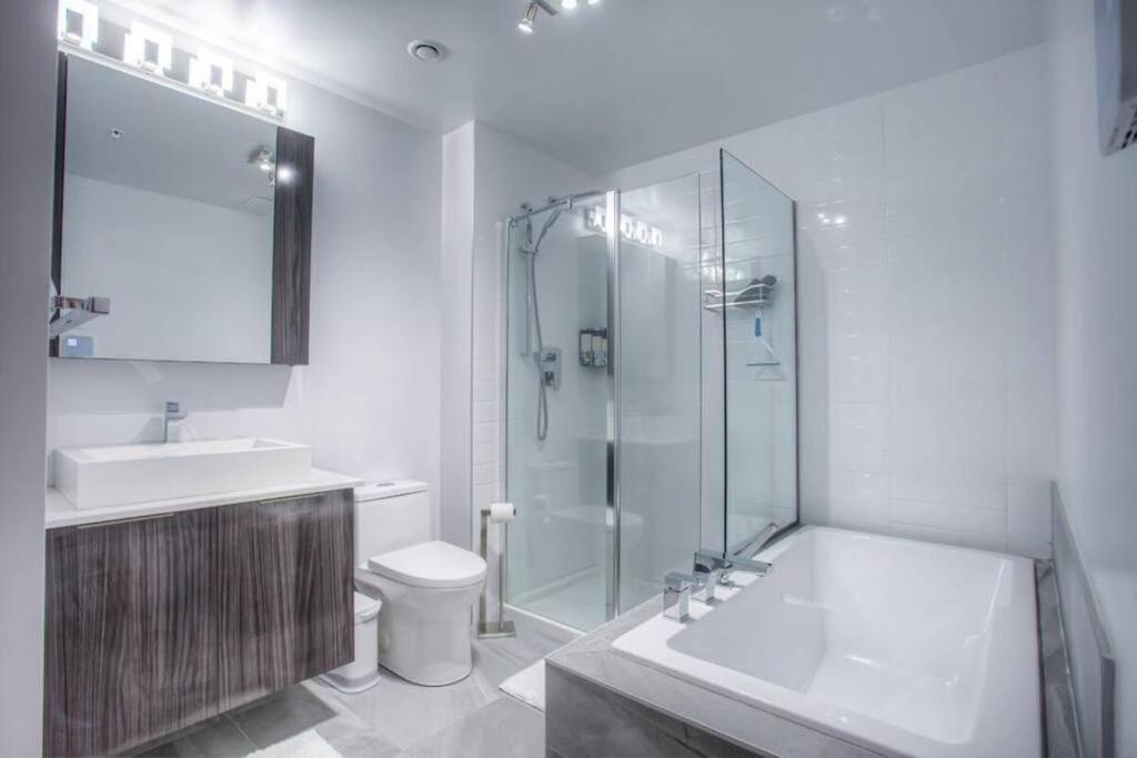2 Bedroom Condo In The Heart Of The City Montreal Bagian luar foto